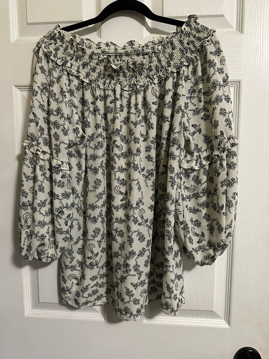 Max Studio Tops - Max Studio Ruffle Sleeve Off-Shoulder Floral Peasant Blouse in Ivory & Black L
